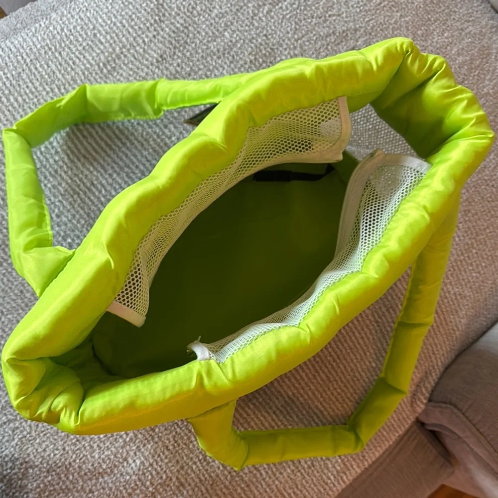 Colorblock Pet Carrier Bag with Spacious Interior and handles